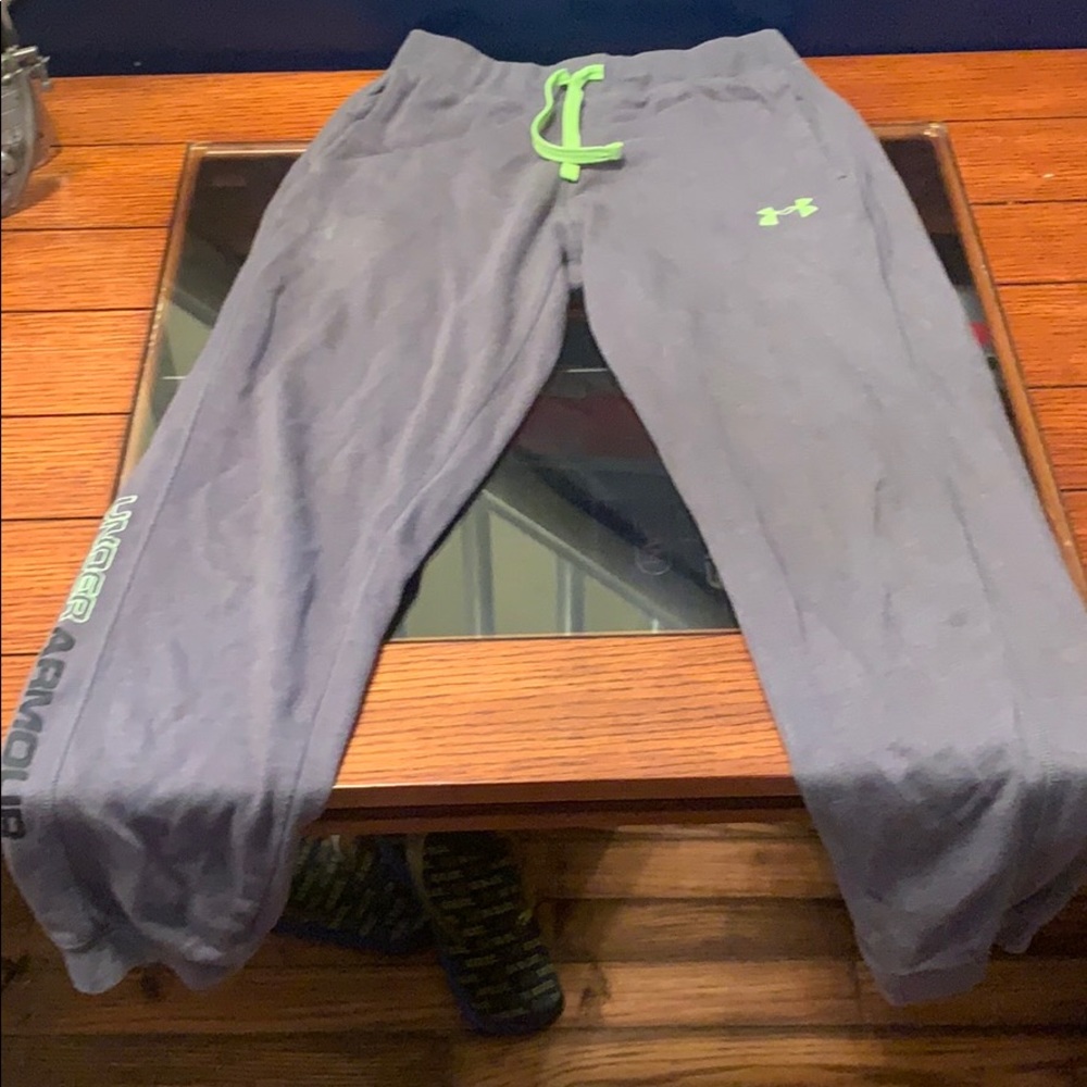 Boys Large joggers Under Armour